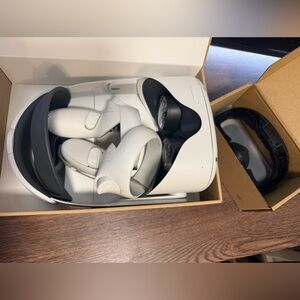 EUC Oculus 2 Advanced White VR Headset w/Controllers, Elite Headset, Interface